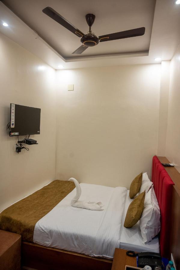 ホテル Kiran Palace バラナシ エクステリア 写真