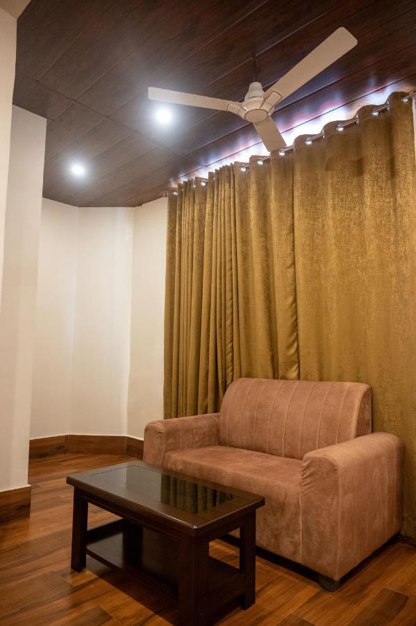 ホテル Kiran Palace バラナシ エクステリア 写真