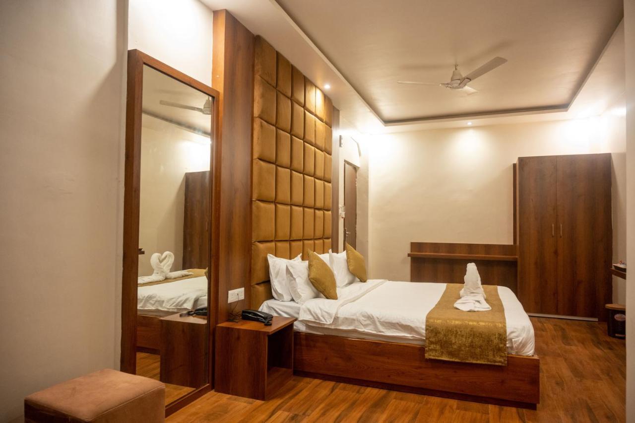 ホテル Kiran Palace バラナシ エクステリア 写真